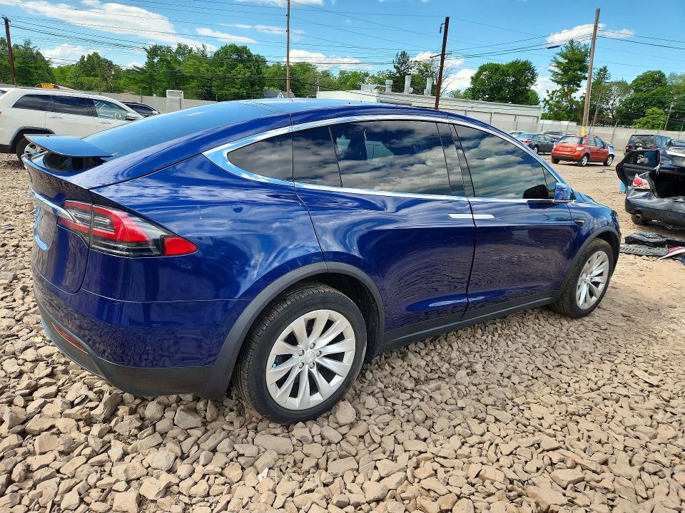 Photo 3 from auction – 2017 TESLA MODEL X with VIN 5YJXCBE20HF057677