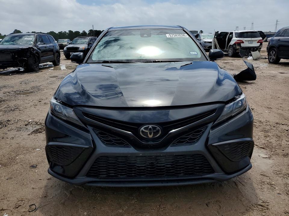 Photo 5 from auction – 2022 TOYOTA CAMRY with VIN 4T1G11AK5NU704563