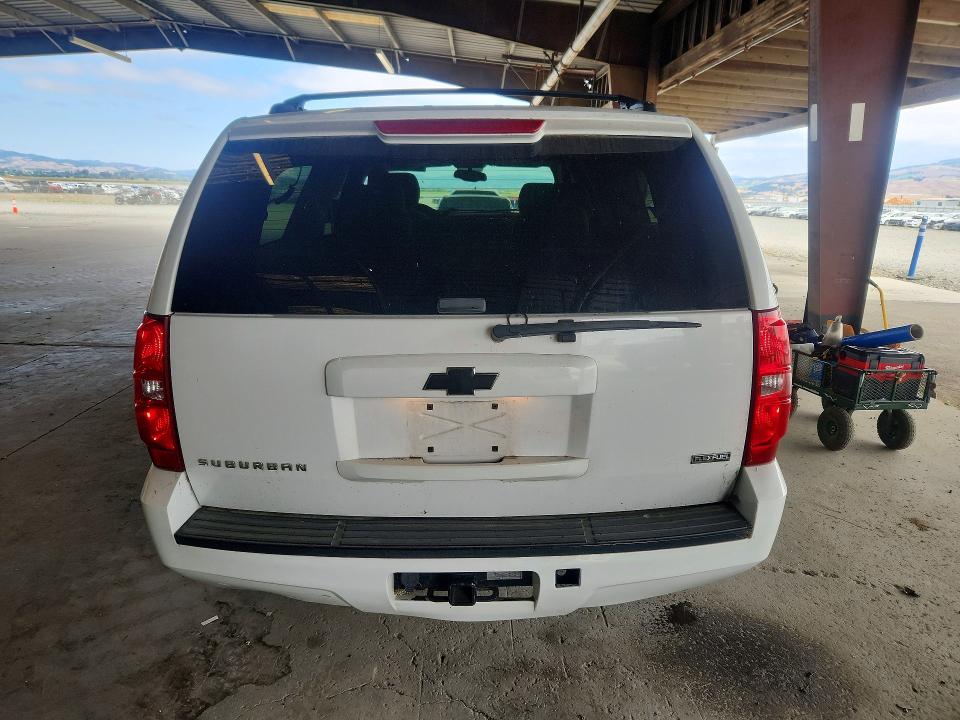 Photo 6 from auction – 2008 CHEVROLET SUBURBAN with VIN 3GNFC16028G302838