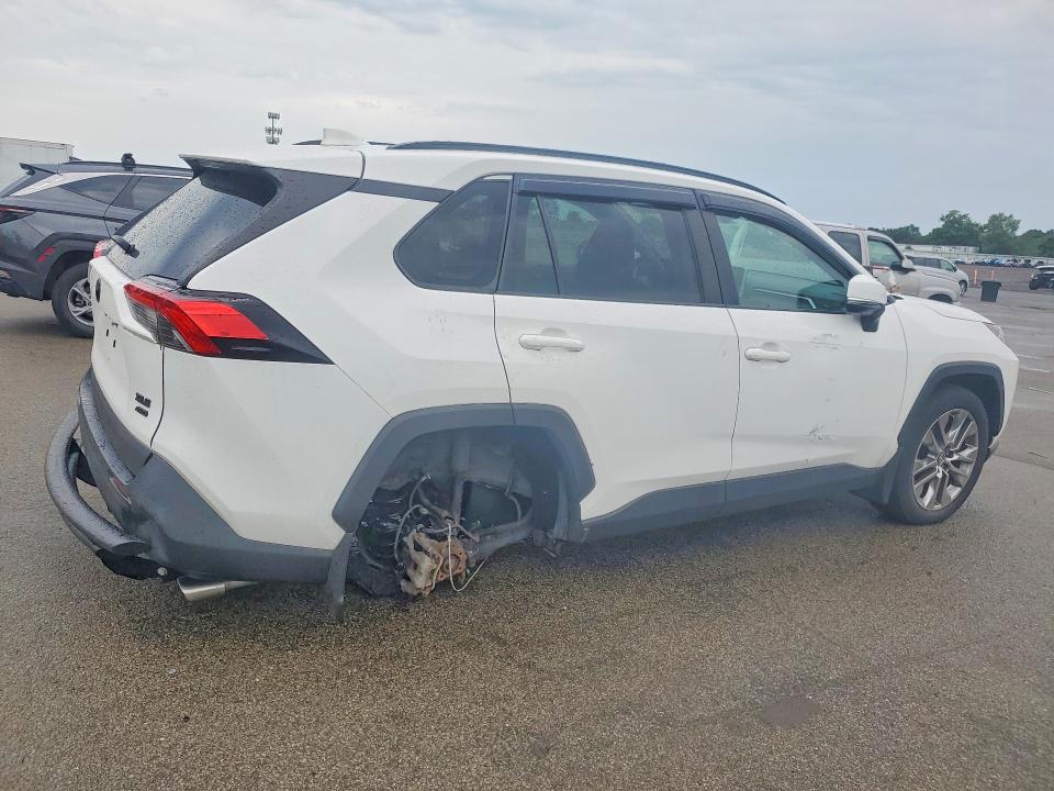 Photo 3 from auction – 2019 TOYOTA RAV4 with VIN 2T3A1RFV5KC038915