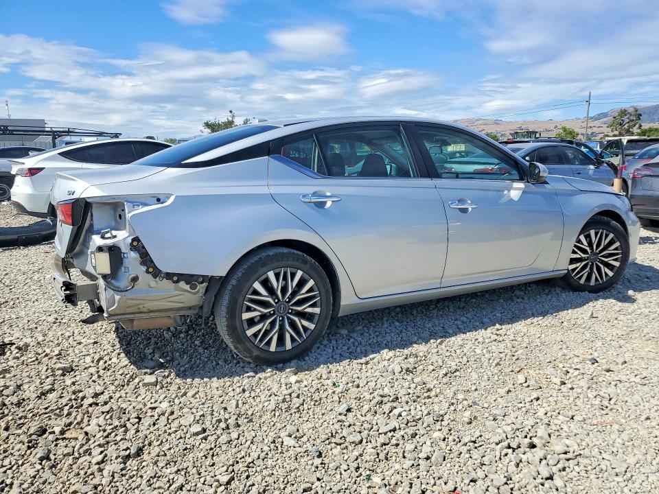 Photo 3 from auction – 2023 NISSAN ALTIMA with VIN 1N4BL4DV4PN374577
