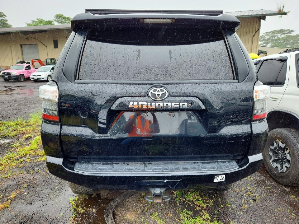 Photo 6 from auction – 2018 TOYOTA 4RUNNER with VIN JTEBU5JR6J5507024