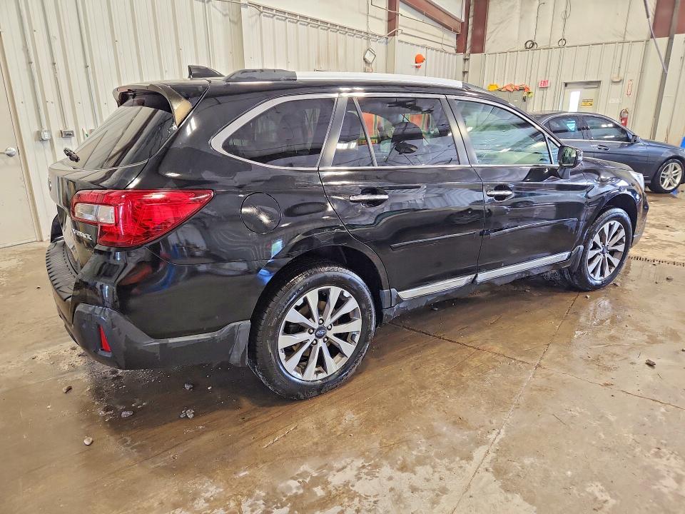 Photo 3 from auction – 2018 SUBARU OUTBACK with VIN 4S4BSATC1J3210133