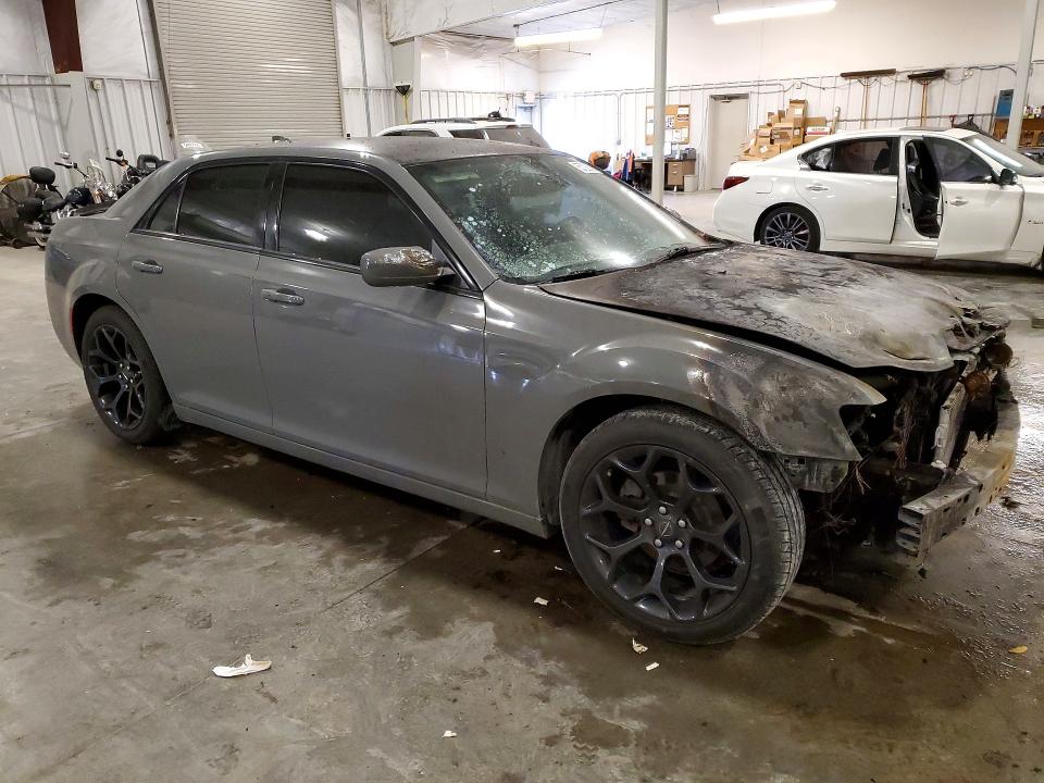 Photo 4 from auction – 2019 CHRYSLER 300 with VIN 2C3CCABG4KH634094