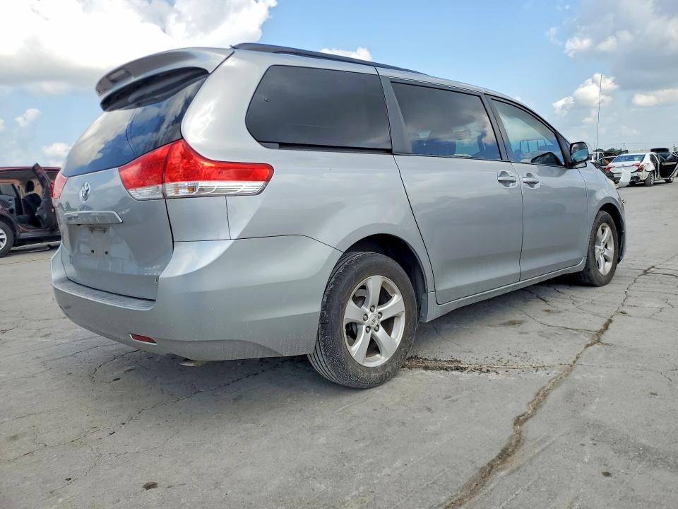 Photo 3 from auction – 2011 TOYOTA SIENNA with VIN 5TDKK3DC8BS002247