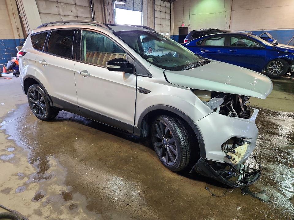 Photo 4 from auction – 2019 FORD ESCAPE with VIN 1FMCU9J93KUB89222