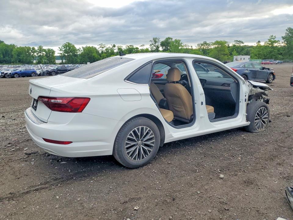 Photo 3 from auction – 2020 VOLKSWAGEN JETTA with VIN 3VWCB7BU3LM065665