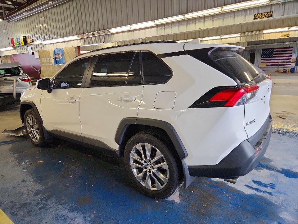 Photo 2 from auction – 2019 TOYOTA RAV4 with VIN 2T3A1RFV9KW079272