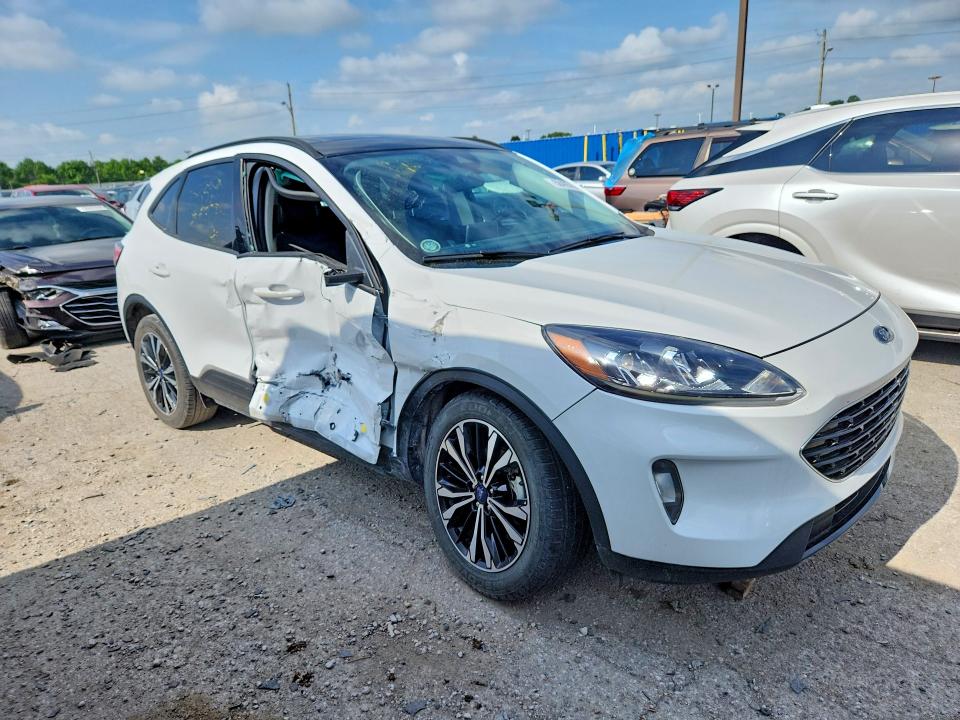 Photo 4 from auction – 2022 FORD ESCAPE with VIN 1FMCU9H97NUC03522