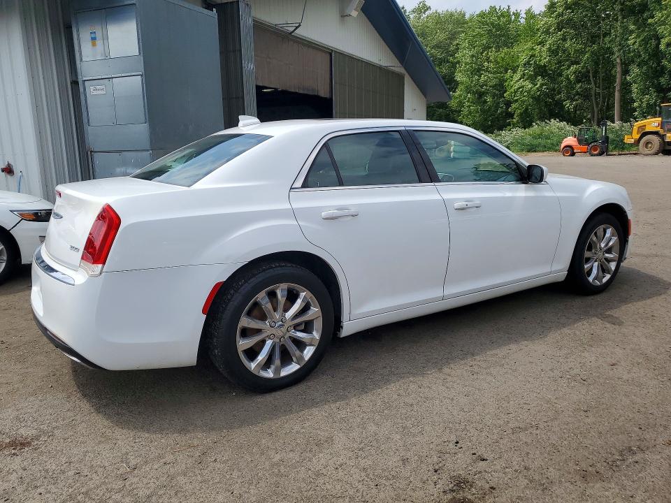 Photo 3 from auction – 2016 CHRYSLER 300 with VIN 2C3CCARG7GH262098
