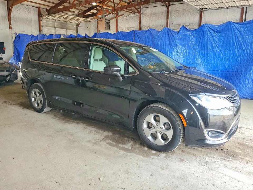 Photo 4 from auction – 2018 CHRYSLER PACIFICA with VIN 2C4RC1H77JR126997