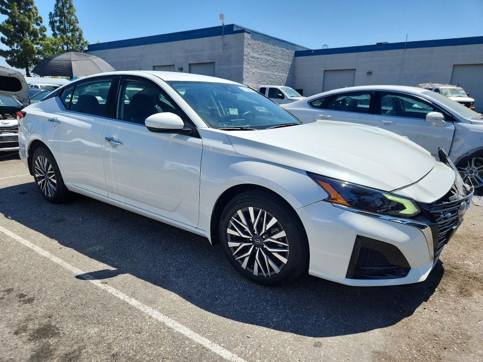 Photo 4 from auction – 2023 NISSAN ALTIMA with VIN 1N4BL4DVXPN414810