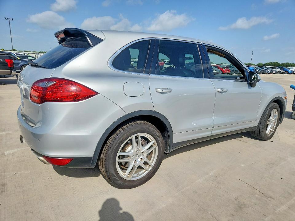 Photo 3 from auction – 2012 PORSCHE CAYENNE with VIN WP1AA2A21CLA01088