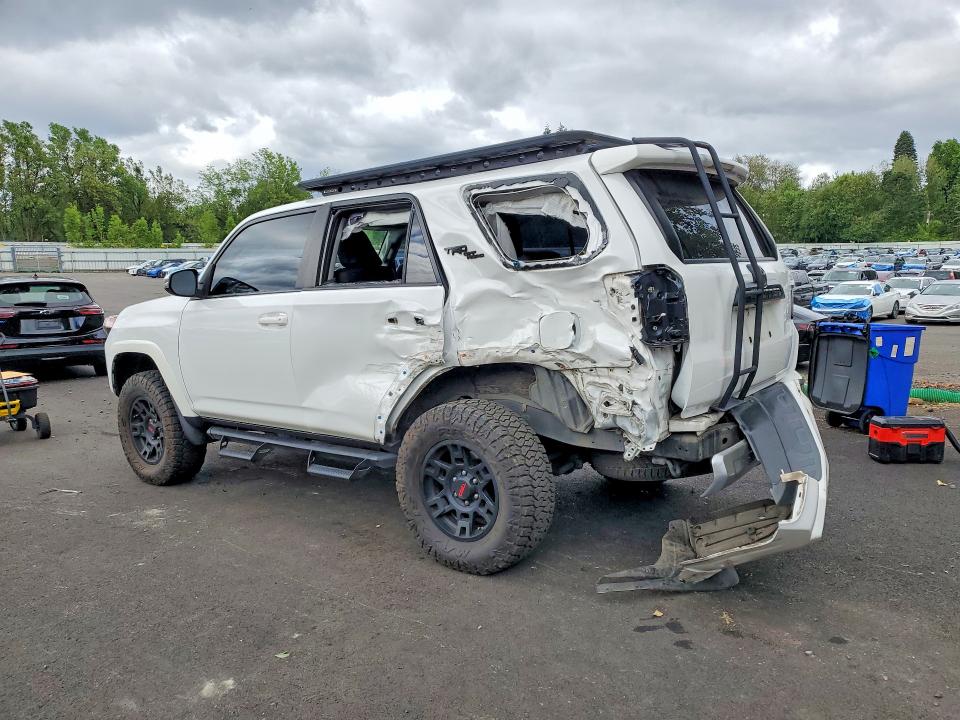 Photo 2 from auction – 2018 TOYOTA 4RUNNER with VIN JTEBU5JR3J5513525