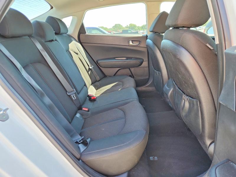 Photo 10 from auction – 2016 KIA OPTIMA with VIN 5XXGT4L38GG023943