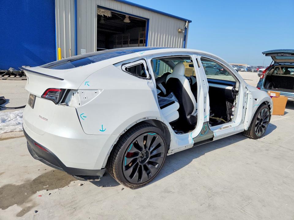 Фото 3 с аукциона – 2023 TESLA MODEL Y с VIN 7SAYGDEF2PF595872