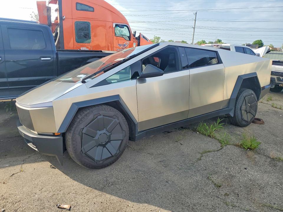 TESLA CYBERTRUCK 2024 with VIN 7G2CEHED5RA024179 - Photo from auction