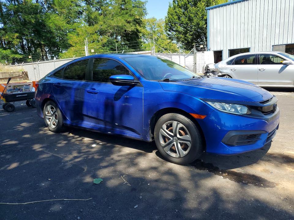 Снимка 4 от търг – 2017 HONDA CIVIC с VIN 19XFC2F55HE222018