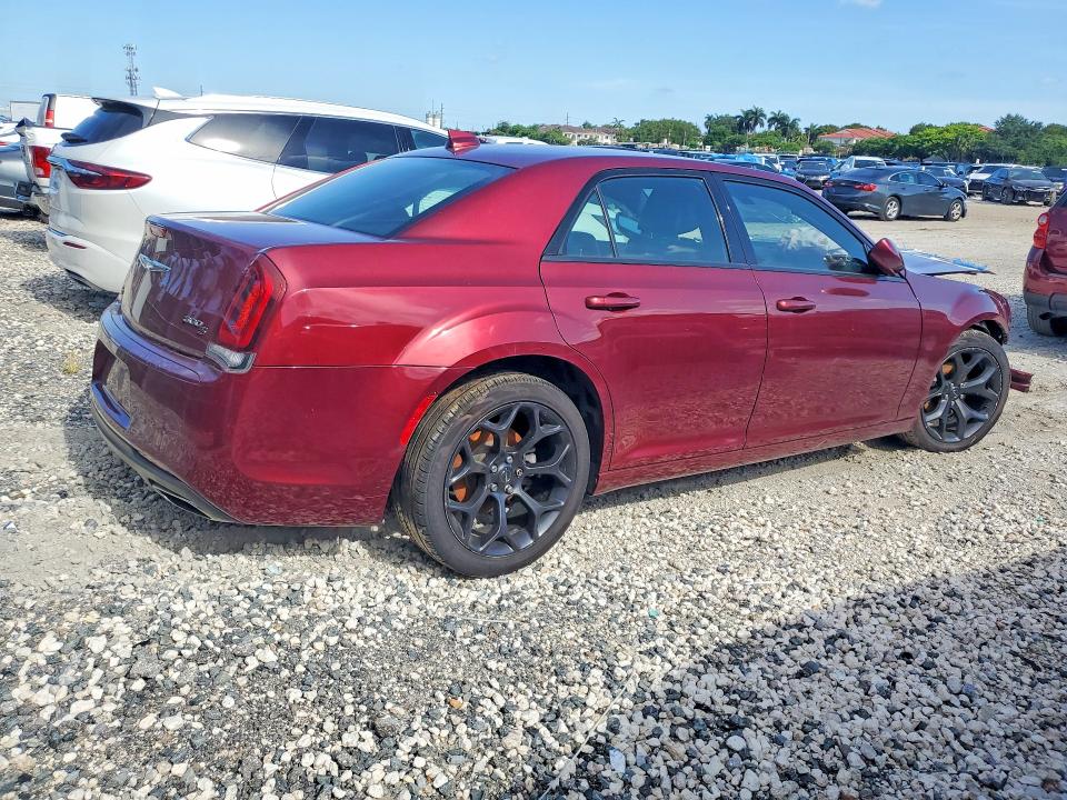 Photo 3 from auction – 2019 CHRYSLER 300 with VIN 2C3CCABG5KH654015