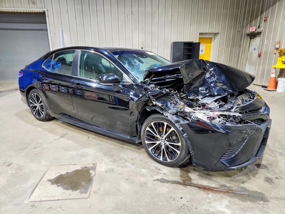 Photo 4 from auction – 2018 TOYOTA CAMRY HYBRID with VIN 4T1B21HK2JU002479