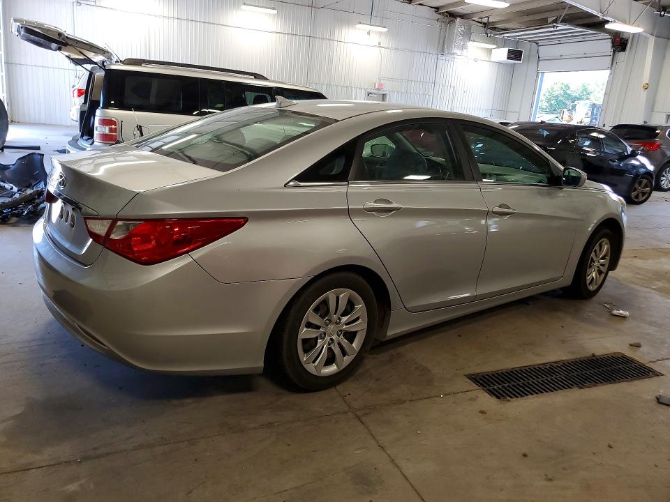 Photo 3 from auction – 2012 HYUNDAI SONATA with VIN 5NPEB4AC2CH415179