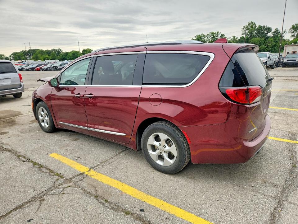 Photo 2 from auction – 2017 CHRYSLER PACIFICA with VIN 2C4RC1EG1HR628354
