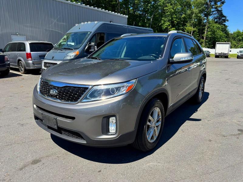 KIA SORENTO 2015 with VIN 5XYKTCA67FG652623 - Photo from auction