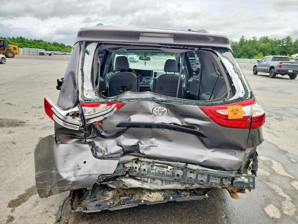 Photo 6 from auction – 2015 TOYOTA SIENNA with VIN 5TDYK3DC7FS683484
