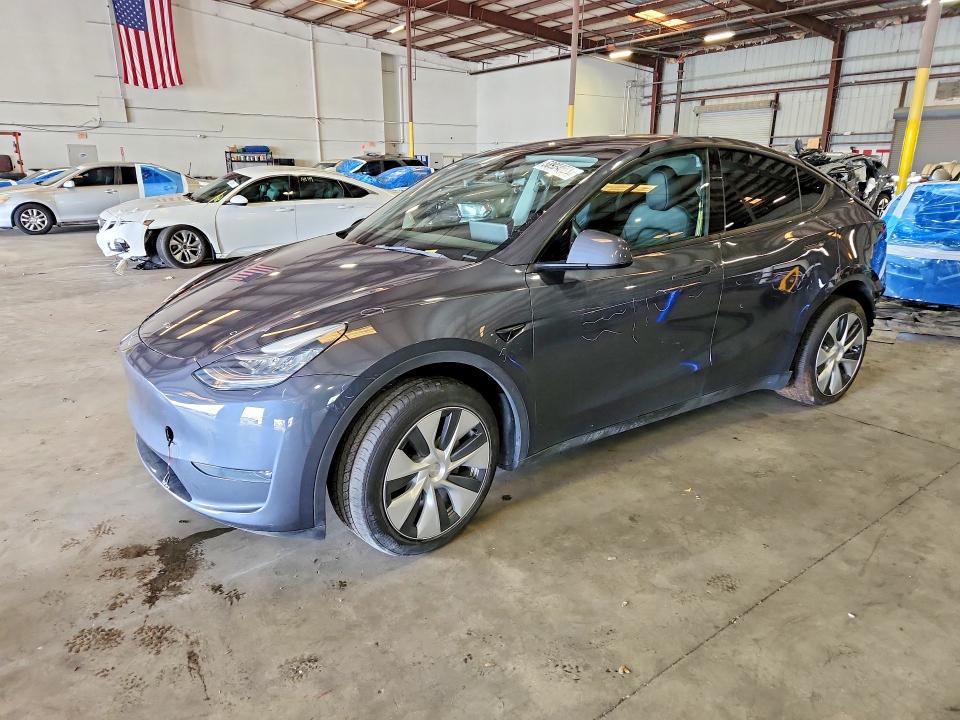 TESLA MODEL Y 2023 مع رقم تعريف المركبة 7SAYGDEE8PA078645 - صورة من المزاد