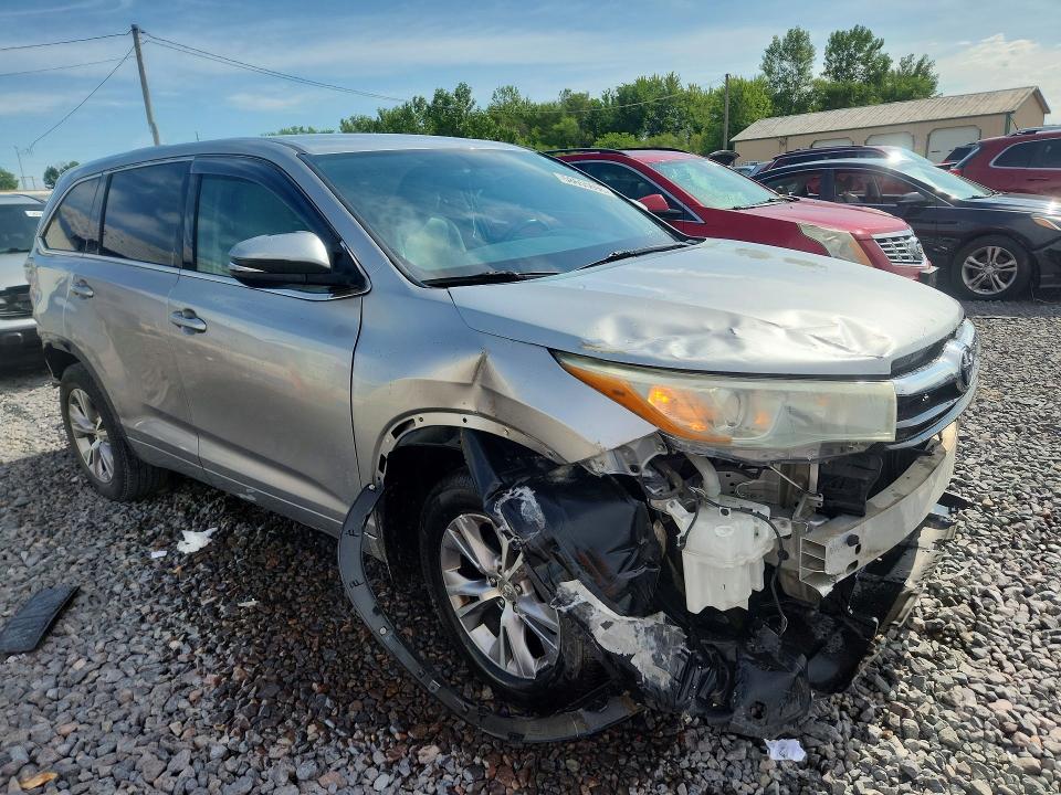 Photo 4 from auction – 2015 TOYOTA HIGHLANDER with VIN 5TDBKRFH5FS204626