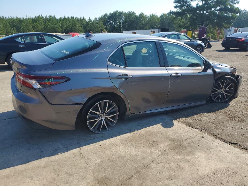 Photo 3 from auction – 2022 TOYOTA CAMRY with VIN 4T1F11AK5NU070747