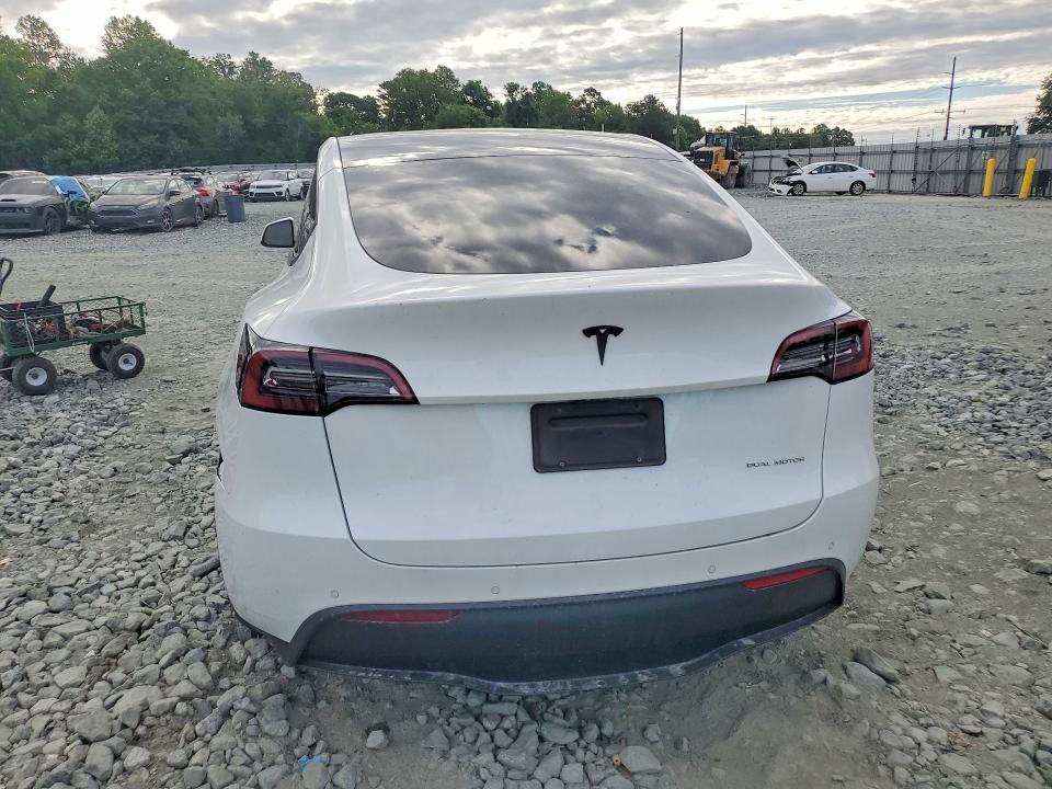 Photo 6 from auction – 2021 TESLA MODEL Y with VIN 5YJYGAEE1MF195414