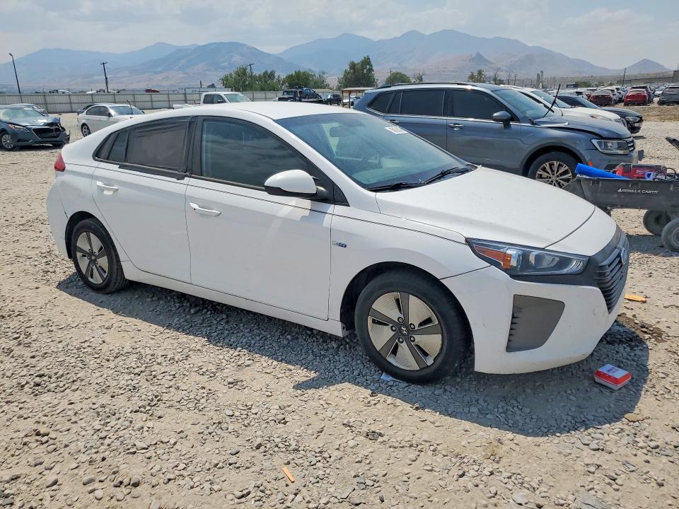 Photo 4 from auction – 2017 HYUNDAI IONIQ with VIN KMHC65LC0HU045602