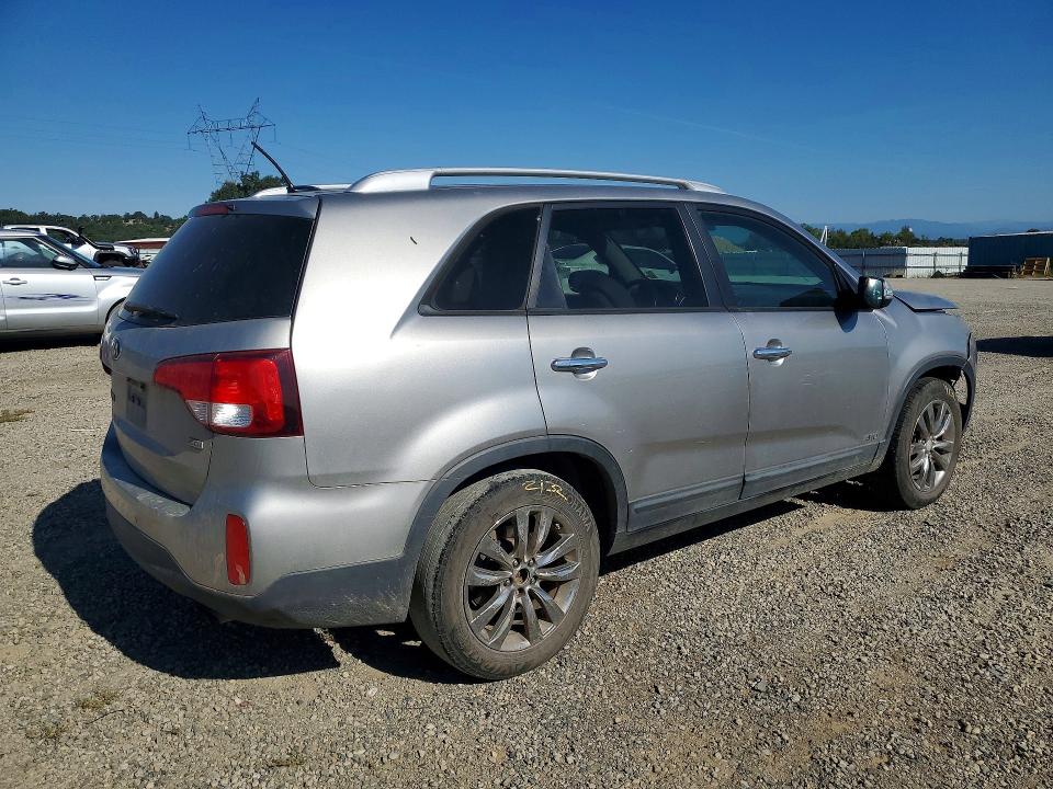 Photo 3 from auction – 2015 KIA SORENTO with VIN 5XYKTCA6XFG570997