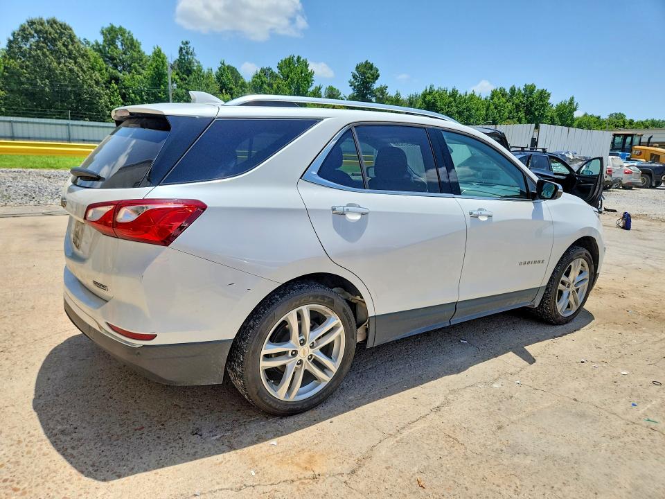Photo 3 from auction – 2018 CHEVROLET EQUINOX with VIN 2GNAXMEV7J6110734