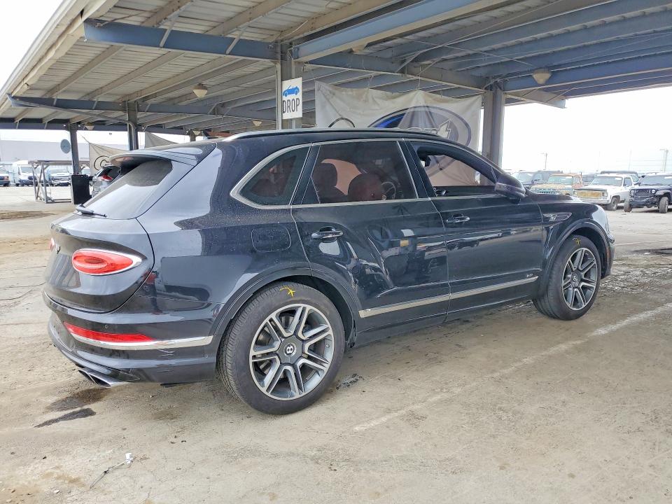 Photo 3 from auction – 2021 BENTLEY BENTAYGA with VIN SJAAM2ZV8MC035958