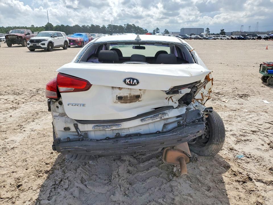 Photo 6 from auction – 2018 KIA FORTE with VIN 3KPFK4A71JE212728