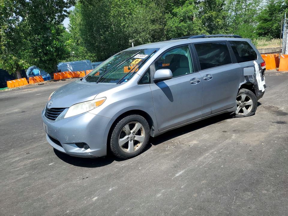 TOYOTA SIENNA 2012 с VIN 5TDKK3DC8CS195307 - Фото с аукциона