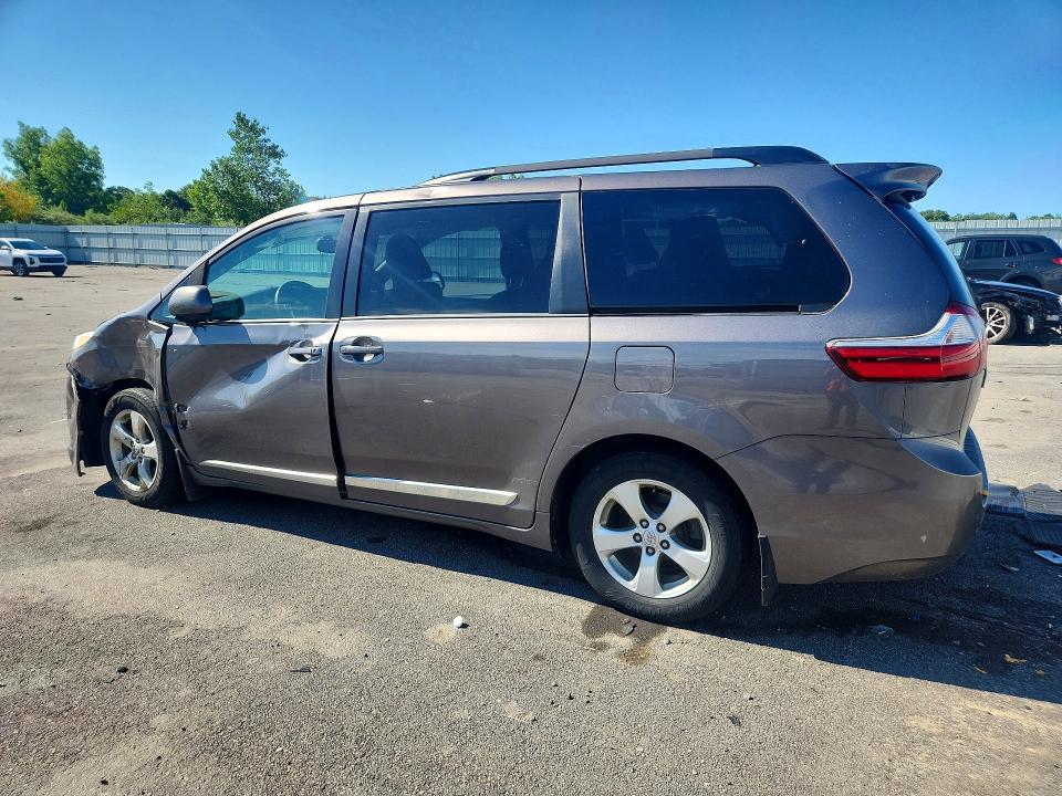 Photo 2 from auction – 2017 TOYOTA SIENNA with VIN 5TDKZ3DC7HS793939