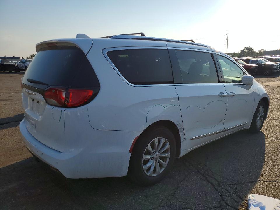 Photo 3 from auction – 2019 CHRYSLER PACIFICA with VIN 2C4RC1BG8KR560548