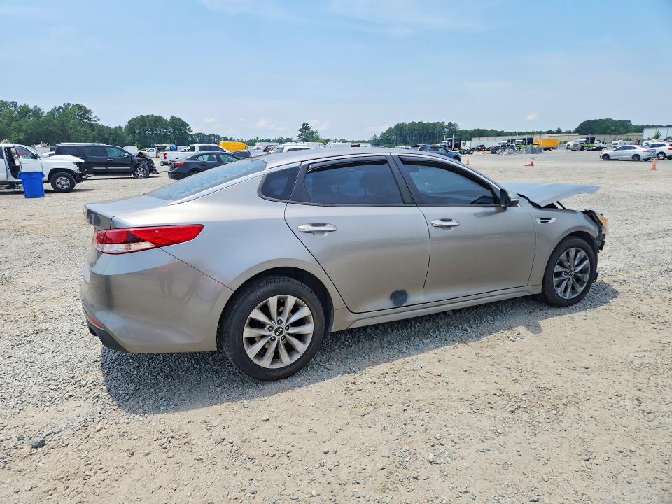 Photo 3 from auction – 2017 KIA OPTIMA with VIN 5XXGT4L37HG126434