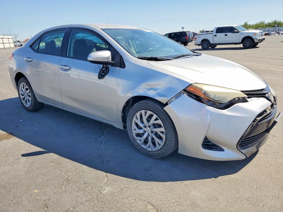 Photo 4 from auction – 2018 TOYOTA COROLLA with VIN 5YFBURHE6JP826781