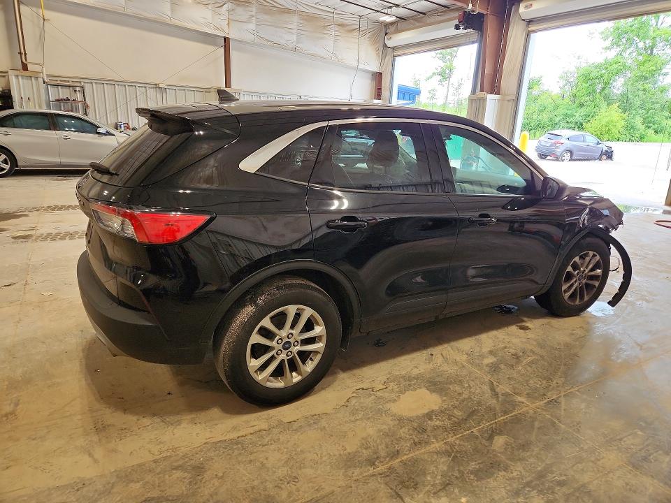 Photo 3 from auction – 2022 FORD ESCAPE with VIN 1FMCU0G64NUB59188