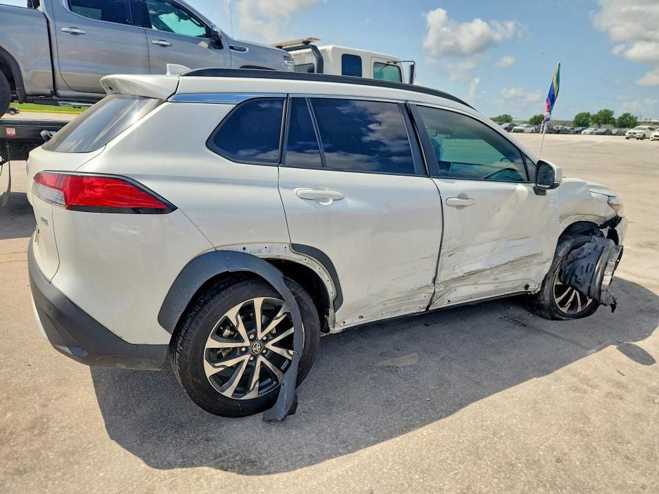 Photo 3 from auction – 2023 TOYOTA COROLLA CROSS with VIN 7MUDAAAGXPV071154