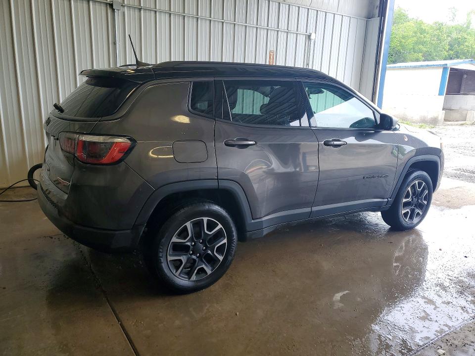 Photo 3 from auction – 2018 JEEP COMPASS with VIN 3C4NJDDB8JT479164