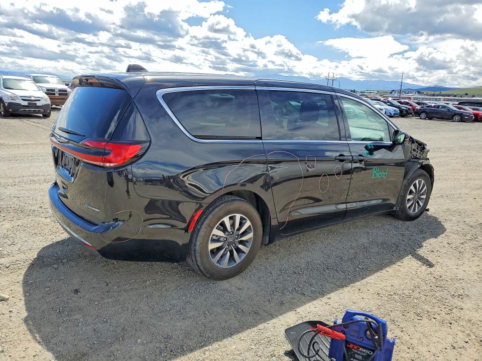 Photo 3 from auction – 2022 CHRYSLER PACIFICA with VIN 2C4RC1L74NR156181