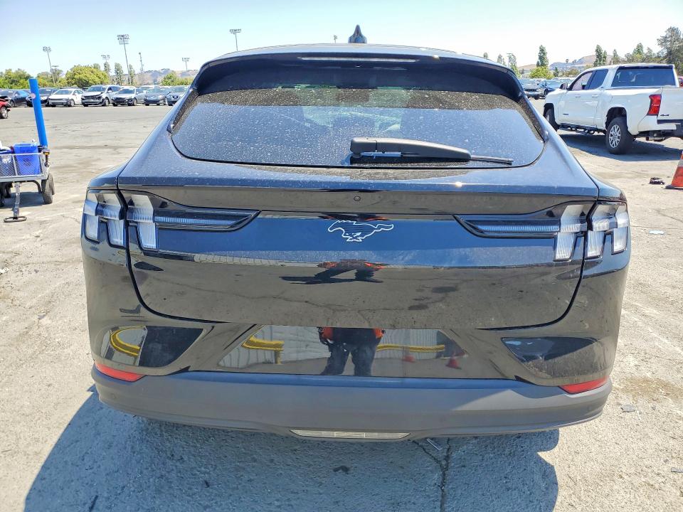 Photo 6 from auction – 2022 FORD MUSTANG MACH-E with VIN 3FMTK1RM2NMA44472