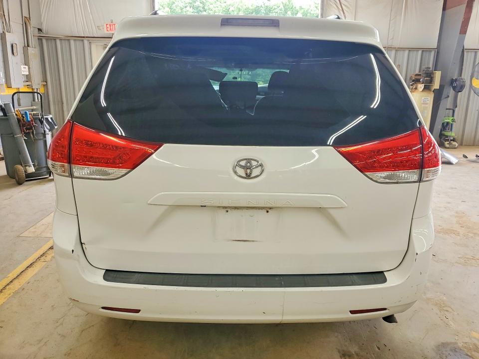 Photo 6 from auction – 2011 TOYOTA SIENNA with VIN 5TDKK3DC4BS012323