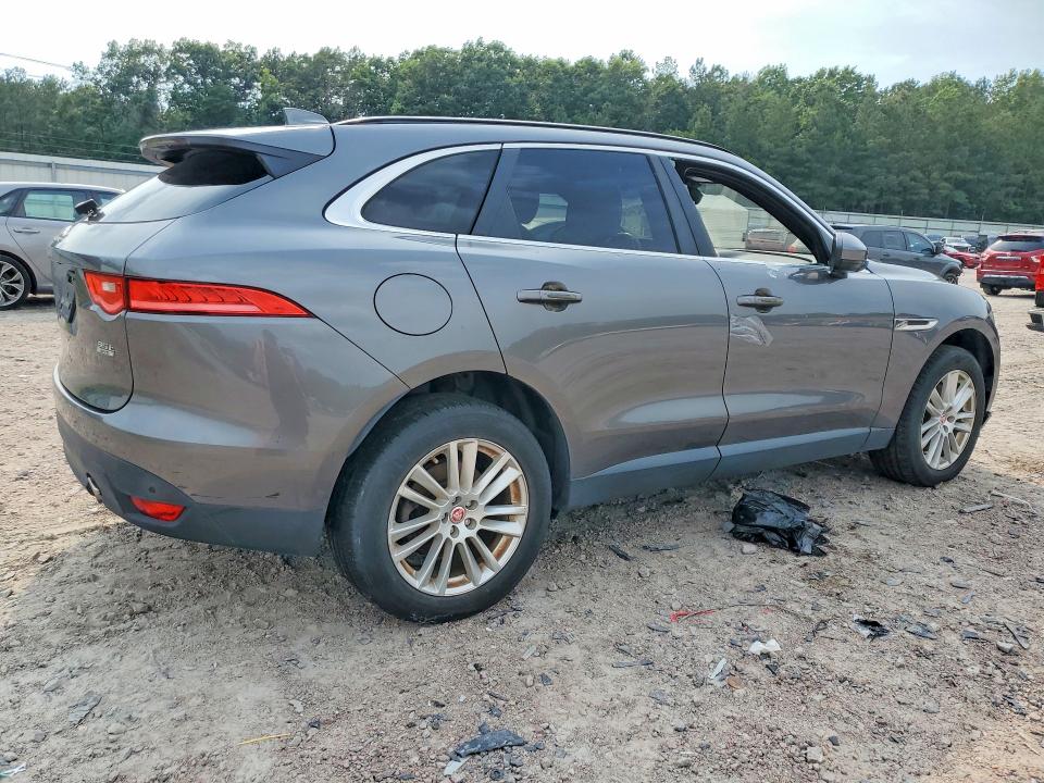 Photo 3 from auction – 2017 JAGUAR F-PACE with VIN SADCK2BV8HA054264