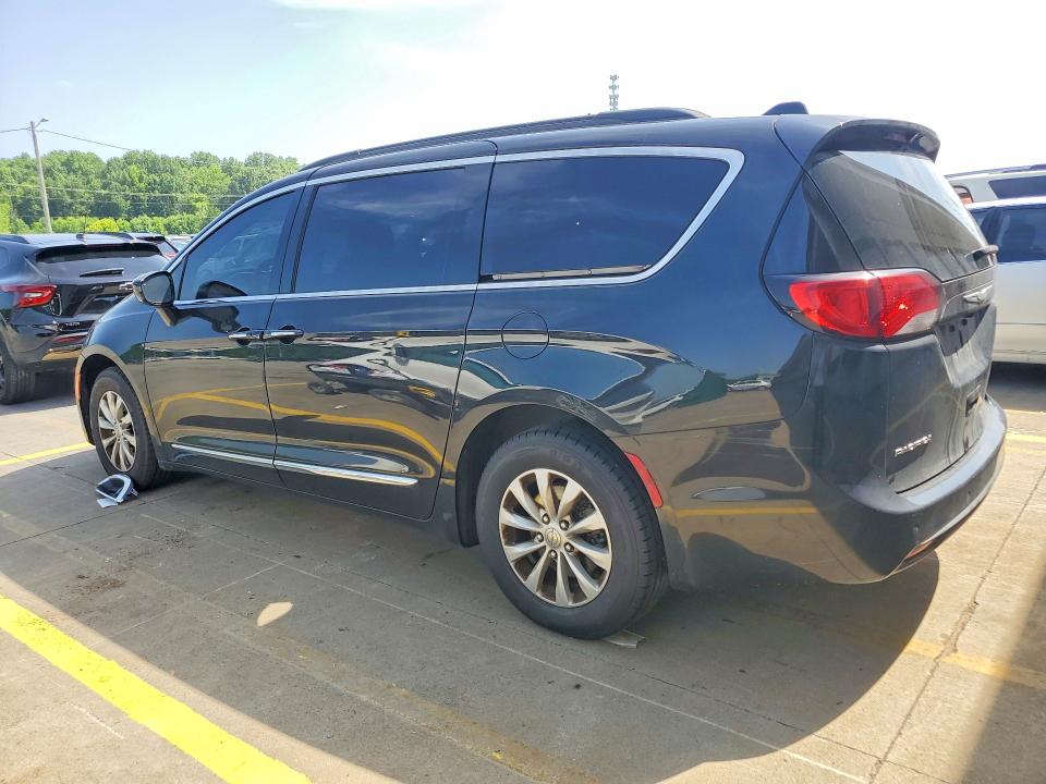 Photo 2 from auction – 2017 CHRYSLER PACIFICA with VIN 2C4RC1BG9HR534470